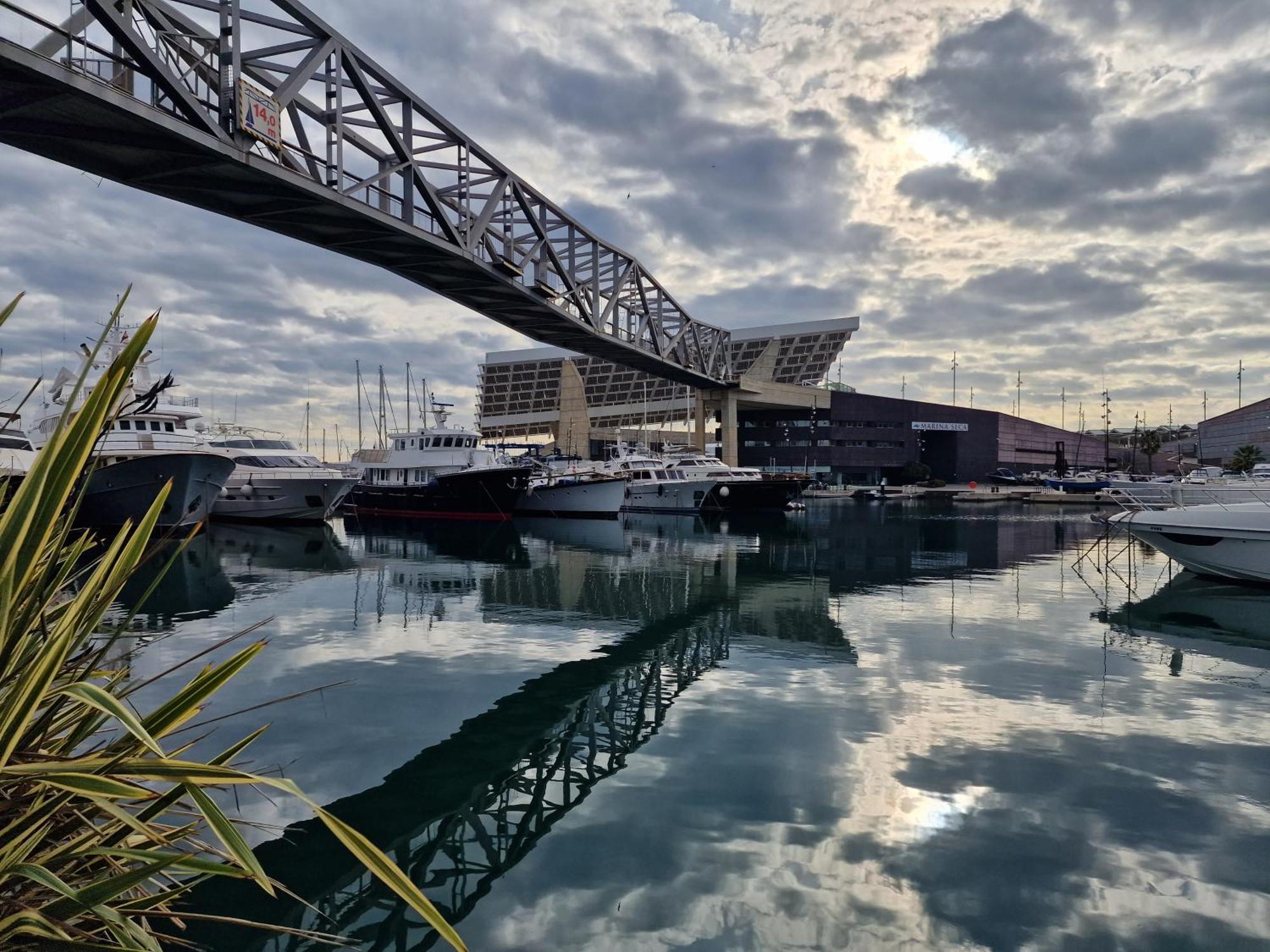 Luxury Yacht Hotel na wodzie